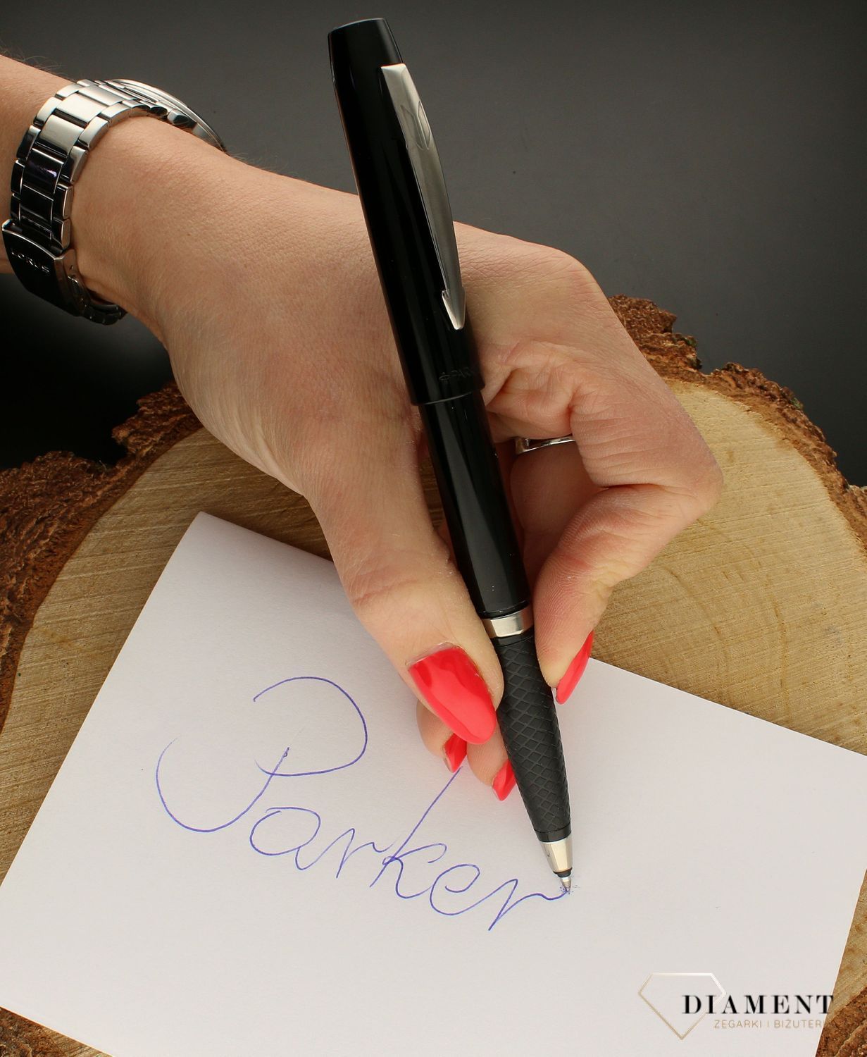 Pióro kulkowe Parker Reflex Czarny CT RB04 PARKER RB04 CZARNY. Seria Parker Reflex jako jedna z nielicznych ostała stworzona z myślą o młodym pokoleniu. Niska waga oraz długa sekcja pokryta gumą zwiększa komfort używania..jpg